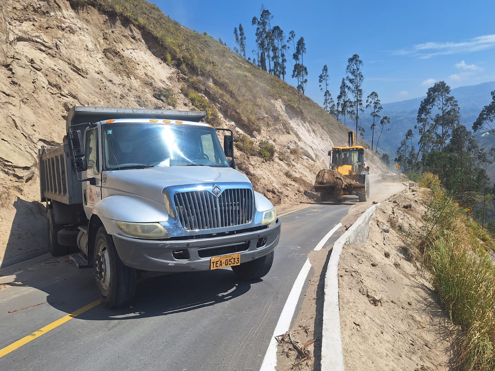 MANTENIMIENTO VIAL EN LA PARROQUIA PICAIHUA: UN ESFUERZO CONJUNTO POR PARTE DEL GADP Y EL GOBIERNO PROVINCIAL DE TUNGURAHUA